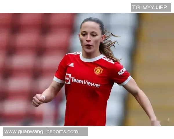 曼城女足前锋的前女友年仅27岁不幸遇车祸离世未系安全带引发关注