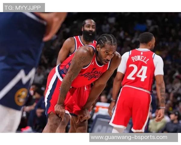 伦纳德半场表现亮眼独得11分助球队掌控局势